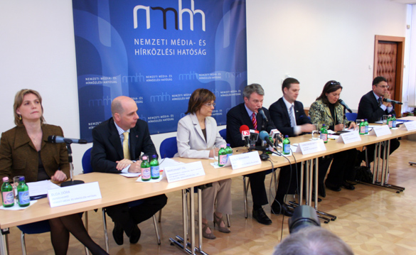 A sajtótékoztató résztvevői 585x39