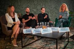 dr. Veszelszki Ágnes, az NMHH Médiatudományi Intézet kutatásvezető-helyettese, Vizi Gergely, senior paid social media szakértő,dr. Papp János Tamás, az NMHH jogi szakértő, dr. Hevesi Krisztina, az ELTE PPK Pszichológiai Intézetének egyetemi adjunktusa