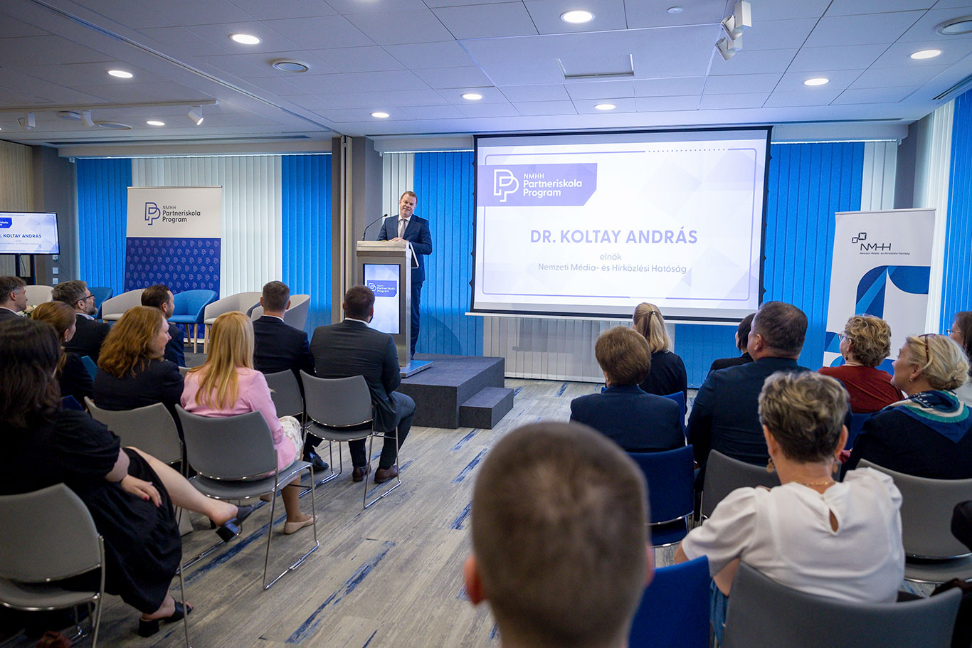 Koltay András, az NMHH elnöke nyitotta meg az NMHH Esztergomi úti épületében rendezett szakmai konferenciát. A képre kattintva galéria nyílik